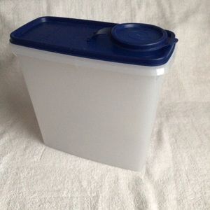 Vtg Tupperware Cereal Container w/Blue Lid 8”x7.5”
